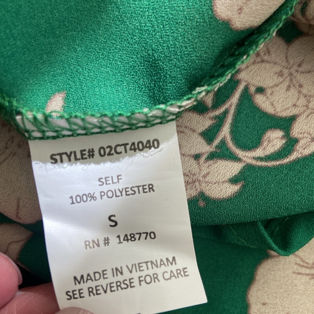 Sale! Beautiful green blouse with floral print, size S, by Sienna Sky. NWT - Picture 7 of 8